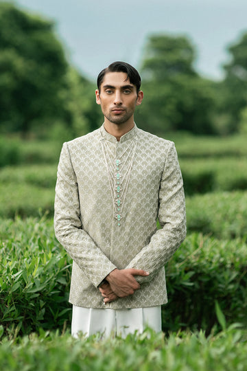 Classic wedding prince coat featuring a timeless green design, ideal for grooms seeking a regal style